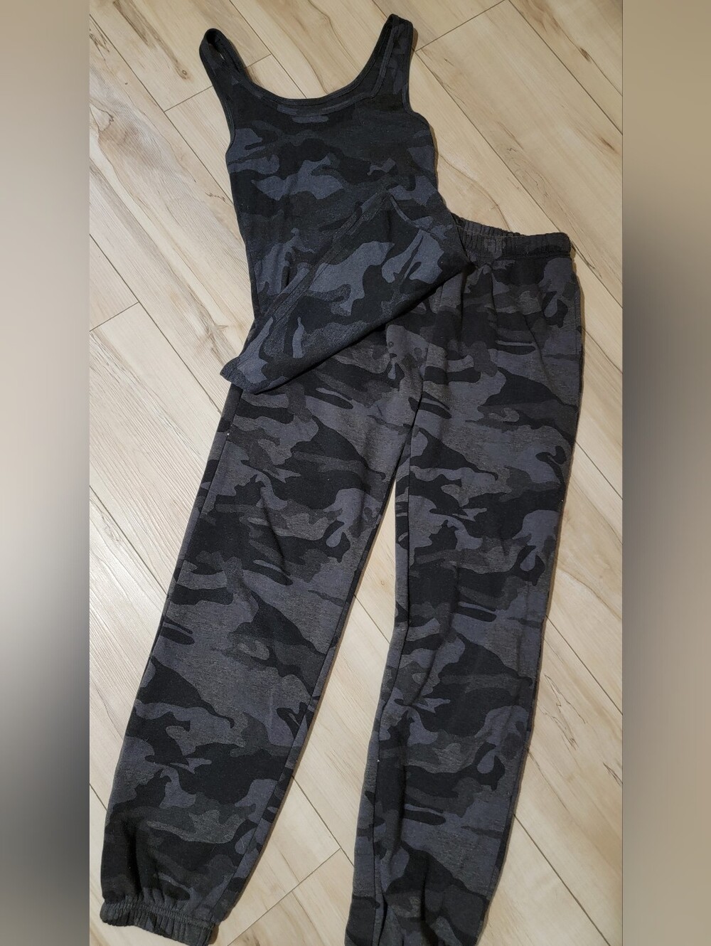 Gray & Black Camo Jogger Pants Set